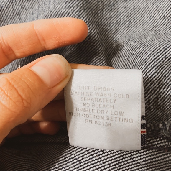 SOLD!!! Vintage Guess jean jacket ☎️ - Picture 5 of 9